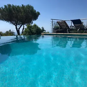 aux-balcons-du-riou.fr-provencehotel.com/